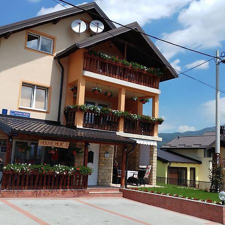 Guest House Mijic Korenica Bagian luar foto