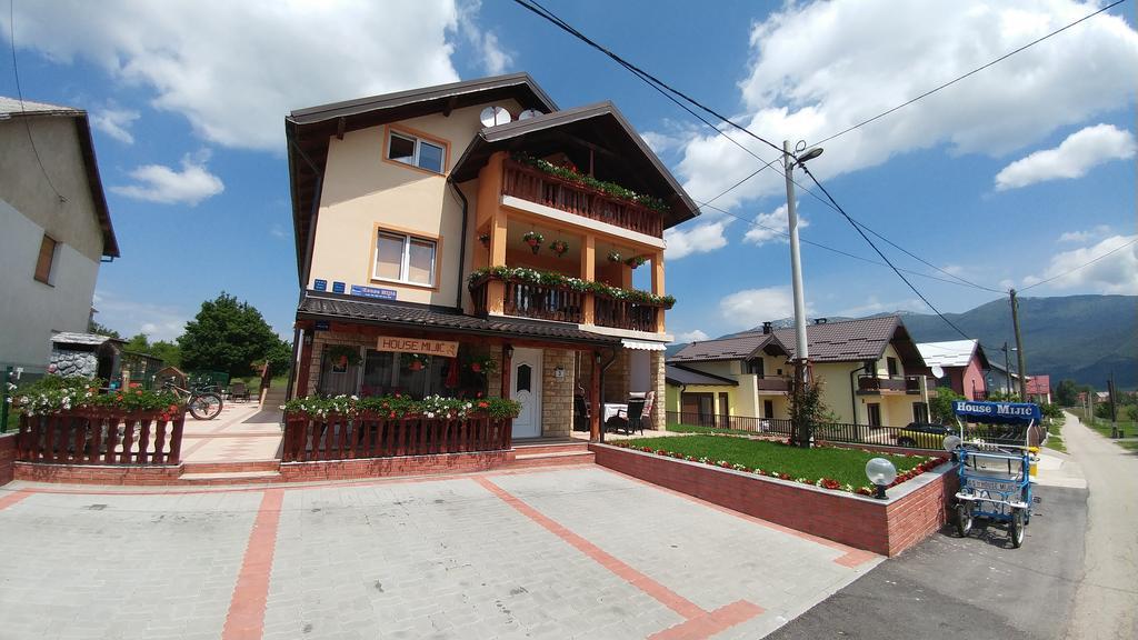 Guest House Mijic Korenica Bagian luar foto