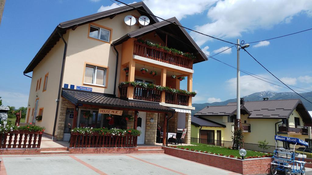 Guest House Mijic Korenica Bagian luar foto