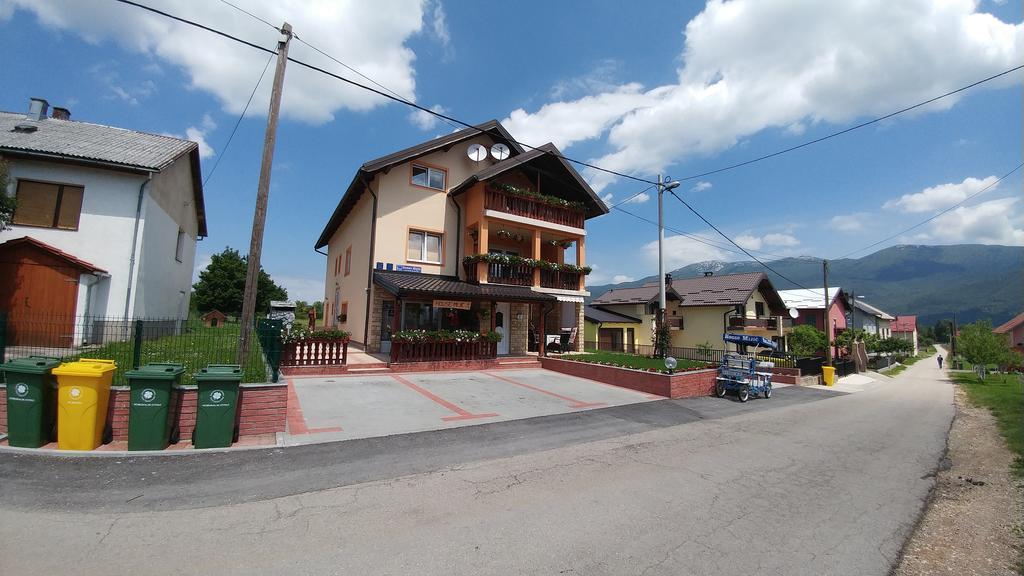 Guest House Mijic Korenica Bagian luar foto