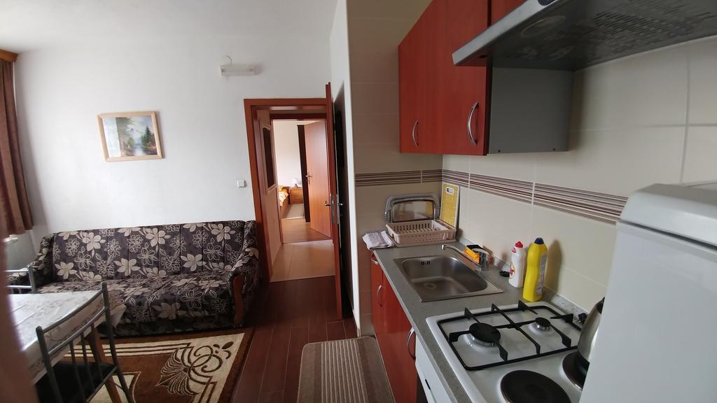 Guest House Mijic Korenica Bagian luar foto