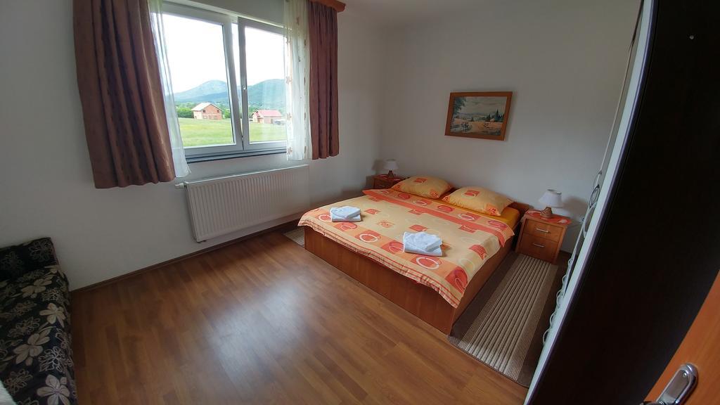 Guest House Mijic Korenica Bagian luar foto